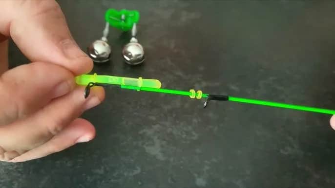 Jak zamontować dzwonek na wędkę? Szybki poradnik krok po kroku